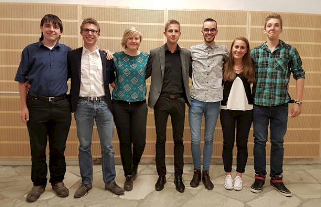 Das neue Komitee des Walliser Jugendparlaments. Auf dem Foto fehlt Simon Constantin.