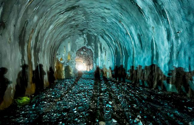 Teurer. Für den Bau des Tunnels Eyholz der A9 stellen die Bauunternehmen Nachforderungen in der Höhe von 60 Millionen Franken.