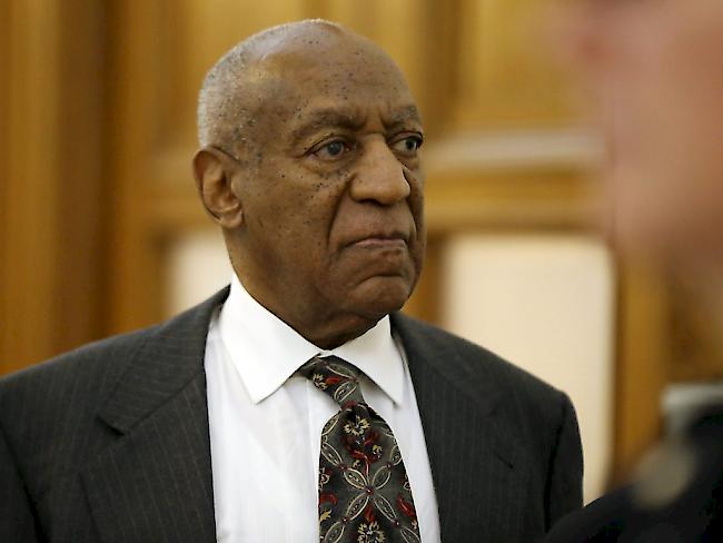 Bill Cosby verlässt nach der vorbereitenden Anhörung das Gericht ohne eine Aussage gemacht zu haben.