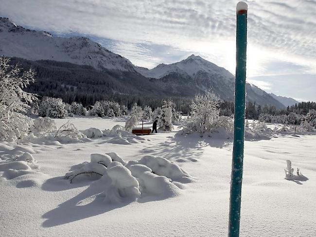 Eine tief verschneite Winterlandschaft am Heidsee auf der Lenzerheide GR: Aus dem geplanten Schneesportzentrum wird vorerst nichts.
