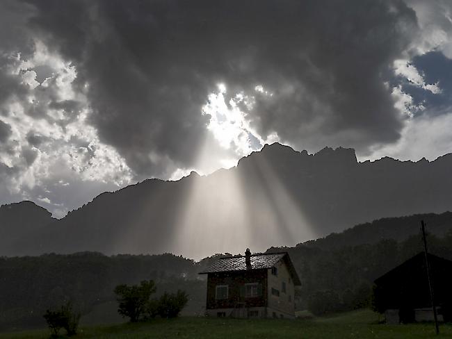 Drohende Gewitter in den Bergen: Ein neues System soll sie besser vorhersagen können. (Symbolbild)