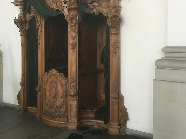 Zwei Touristen konnten in der St. Galler Kathedrale einen Brand in einem der historischen Beichtstühle löschen.