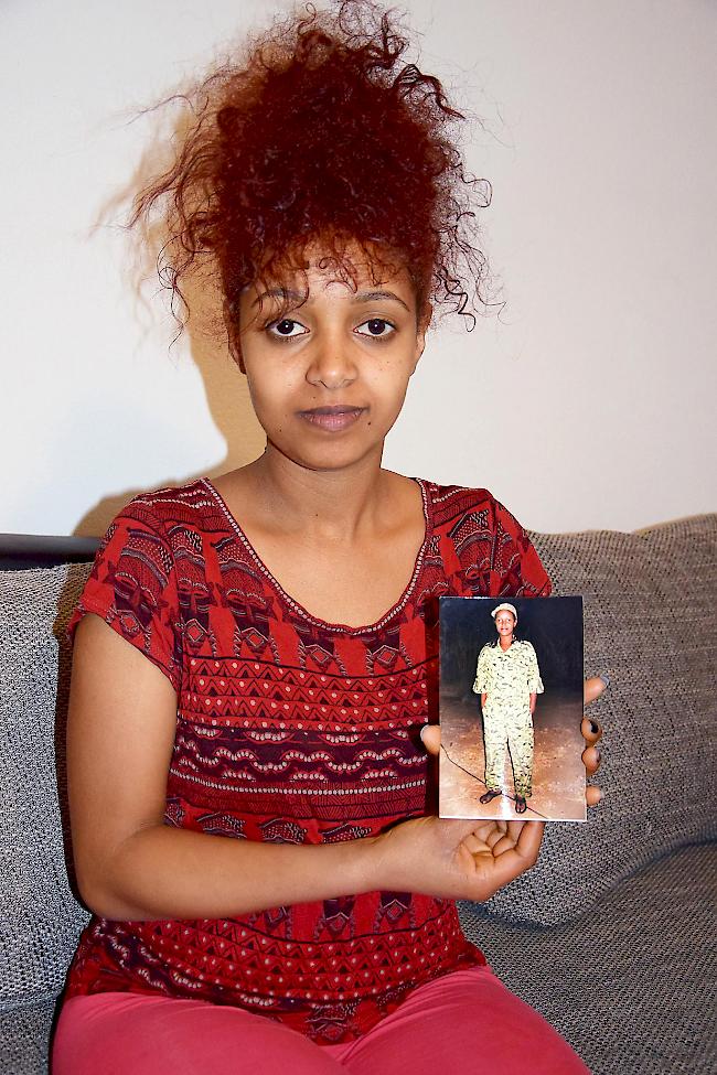 Helen Kifle als Soldatin in Eritrea (kl. Bild): «Ich bin glücklich, dass diese Zeit vorbei ist.»