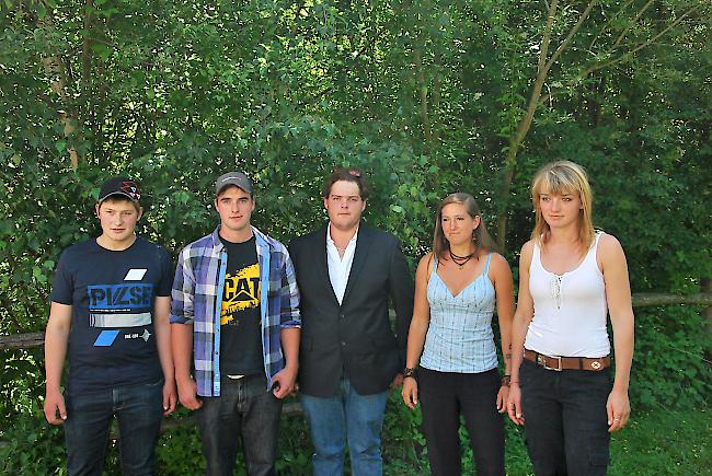 Die neuen Landwirte und Landwirtinnen Kreuzer Björn, Blatter Daniel, Schuler Christian, Schmidli Maja und May Fiona Maria (von links).