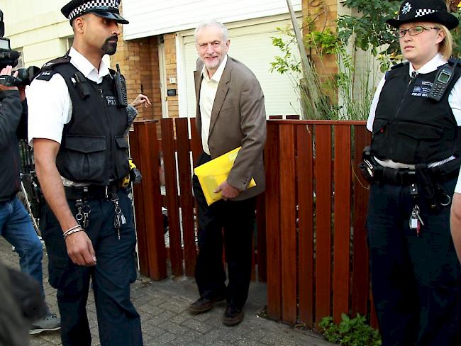 Jeremy Corbyn beim Verlassen seines Hauses am Dienstag in North London.
