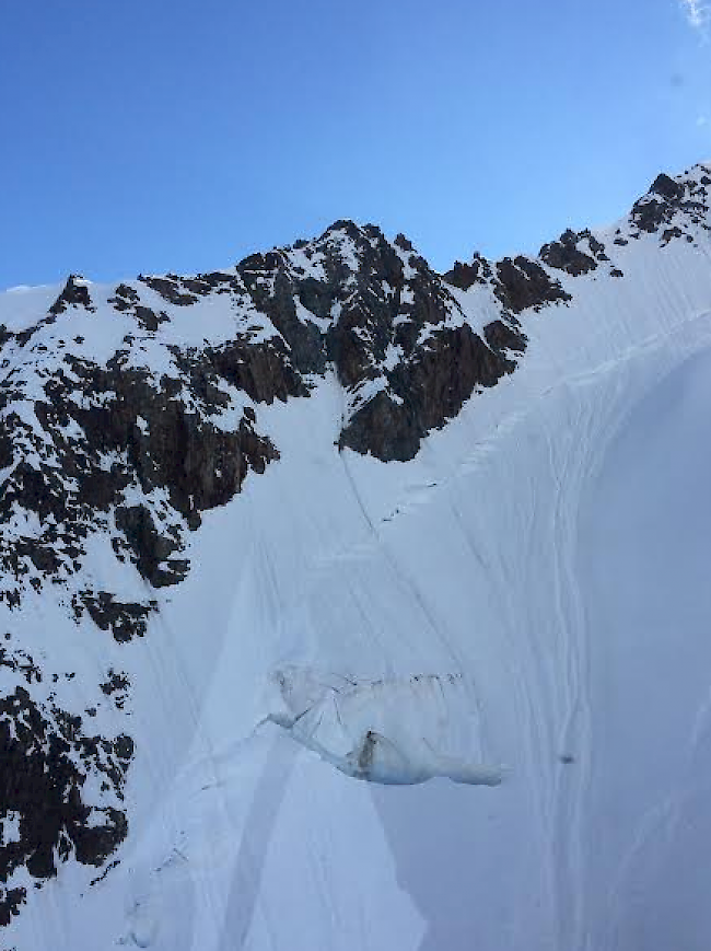 Blick auf die Unglücksstelle am Finsteraarhorn, wo ein schottischer Bergsteiger am Dienstag den Tod fand.