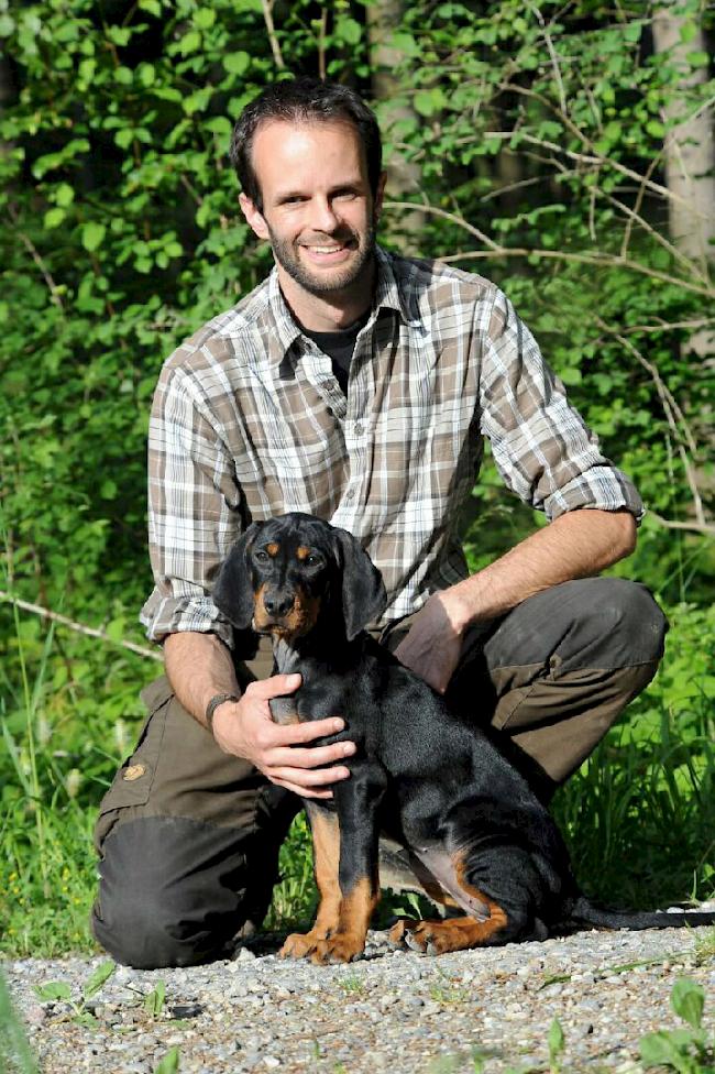 Passionierter Jäger. Wildtierbiologe und Jäger Sven Wirthner (35) aus Fiesch amtet ab dem Oktober als Bereichsleiter Oberwallis der Dienststelle für Jagd, Fischerei und Wildtiere.