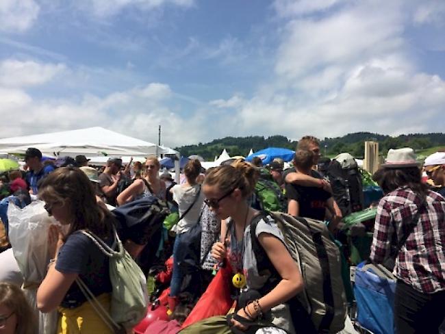 Mehrere hundert Besucher des Openair St. Gallen reisten schon am Mittwoch an und campierten vor dem Eingang zum Festival-Gelände.