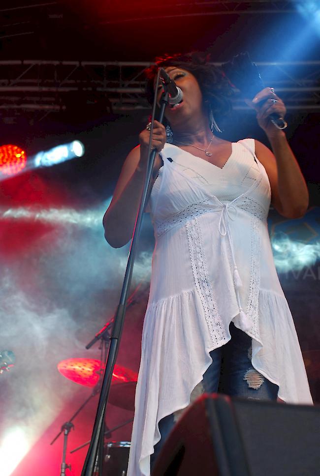 Sängerin Toni Green aus Memphis überzeugte mir ihrer klasse Soul-Stimme. 
