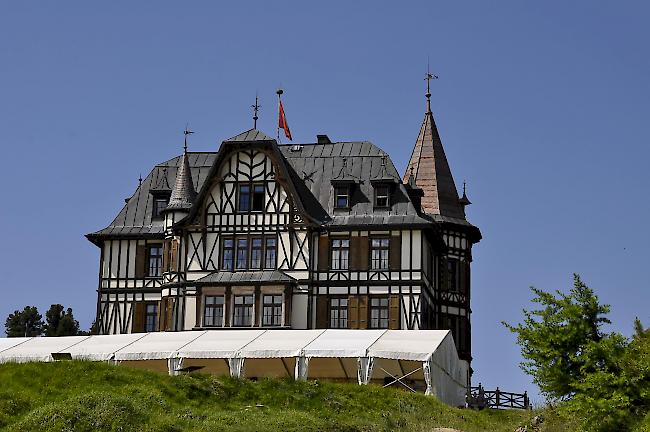 Die imposante einstige Sommerresidenz von Sir Ernest Cassel auf der Riederfurka.