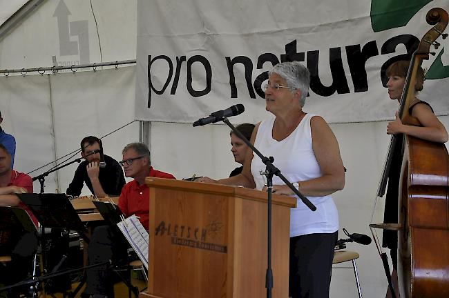 Nationalrätin und Pro Natura Präsidentin Silva Semadeni bei ihrer Ansprache im Festzelt.