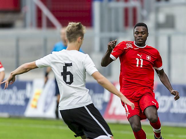 Dimitri Oberlin (rechts, im Trikot der Schweizer U19-Nationalmannschaft) feierte bei seinem neuen Verein Altach einen perfekten Einstand