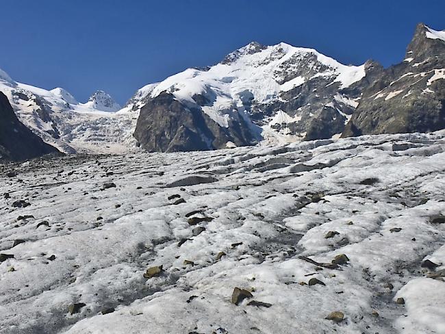 Im Eis des Morteratschgletschers werden 40 verunfallte Bergsteiger vermisst.