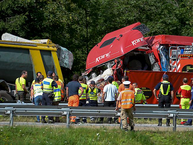 Nach dem tödlichen Unfall auf vor dem Gotthardsüdportal auf der Autobahn A2 in Quinto hatten sich die Bergungsarbeiten sehr schwierig gestaltet.