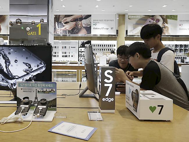 Samsung-Laden in Seoul: Das neue Smartphone Galaxy S7 verhalf Samsung zu einem erneuten Umsatzwachstum. (Archivbild)