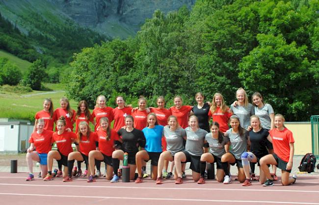Die Frauen-Eishockey-U18- Nationalmannschaft trainiert noch bis Samstag in Leukerbad.