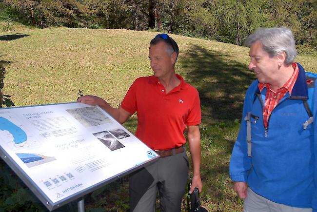 Markus Hasler von der Zermatt Bergbahnen AG (links) und der Gletscherforscher Dr. Hanspeter Holzhauser: Zufrieden, wie der neuen Themenweg sich präsentiert.