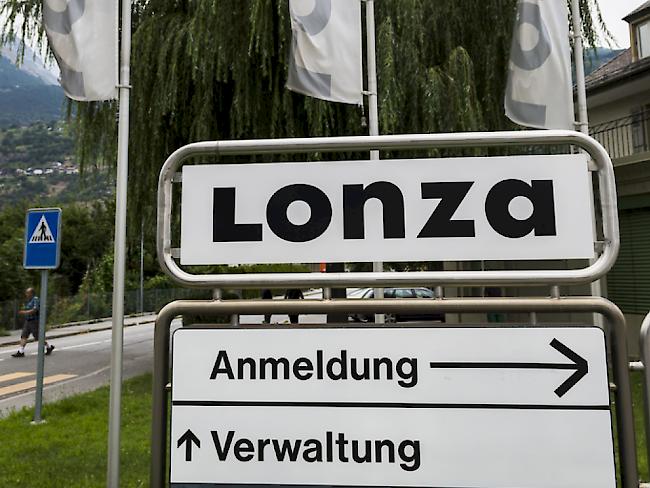 Einfahrt auf das Lonza Areal am Standort in Visp. (Archiv)