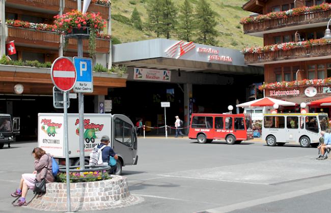 In den nächsten Tagen kommt es im Mattertal zu verschiedenen Unterbrechungen auf dem Netz der MGB. Im Bild: Der Bahnhof von Zermatt.