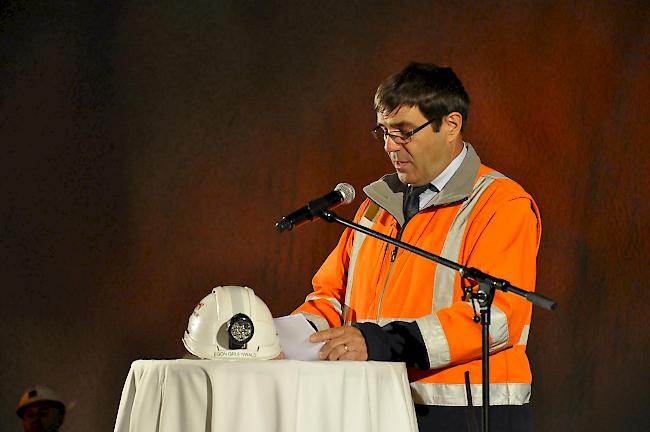Egon Grünwald, Baustellenchef ARGE Tunnel Visp bei seiner Eröffnungsrede.