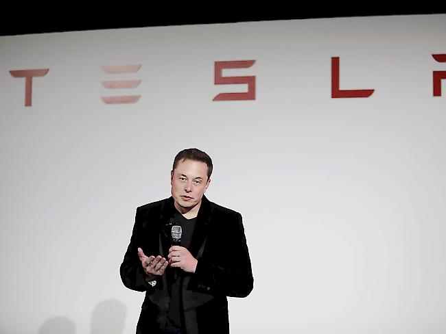 Tesla-Chef Elon Musk zum schnellsten Serienautos der Welt her: "Das ist ein Zeichen dafür, dass Elektroautos die Zukunft sind."