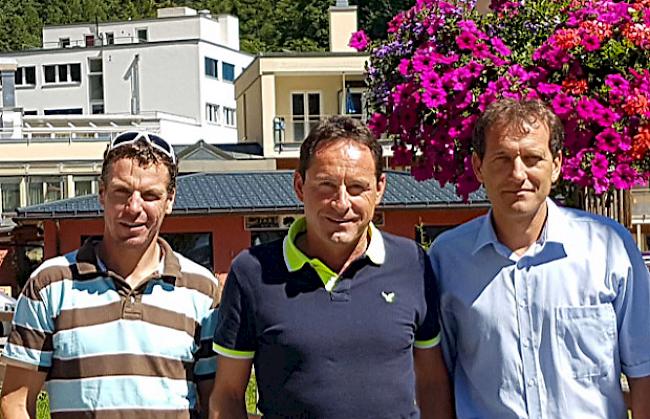 Jean-Perre Rey (rechts im Bild) mit seinen Kollegen der Geschäftsleitung der Torrent-Bahnen ist neu auch Leiter von Tourismus Leukerbad