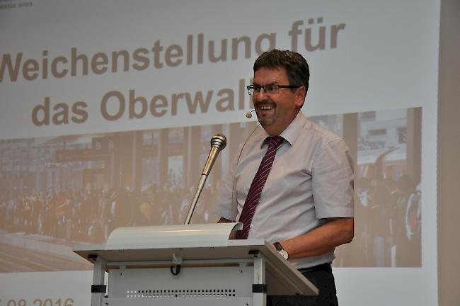 BAV-Direktor Peter Füglistaler sprach im Briger Pfarreizentrum über wichtige Weichenstellungen fürs Wallis.
