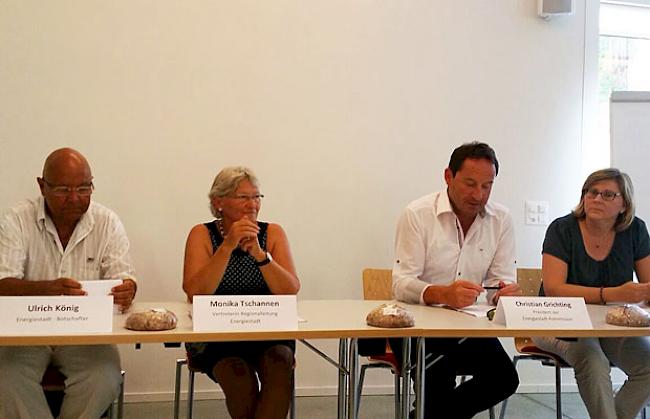Anlässlich der Labelübergabe: (von links) Ulrich König, Monika Tschannen, Christian Grichting und Nathalie Theler.