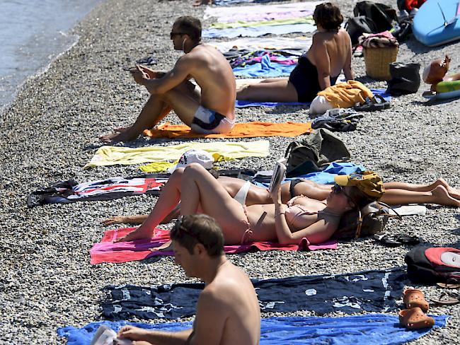 Der Sommer geht munter weiter: In der Schweiz lagen die Temperaturen am Wochenende an vielen Orten über 30 Grad.
