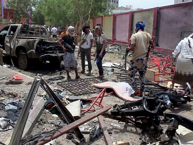 Bild der Verwüstung am Montag nach dem Anschlag in Aden.