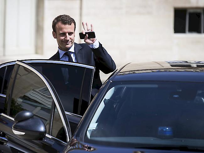 Emmanuel Macron beim Verlassen des Elysée (Archiv)