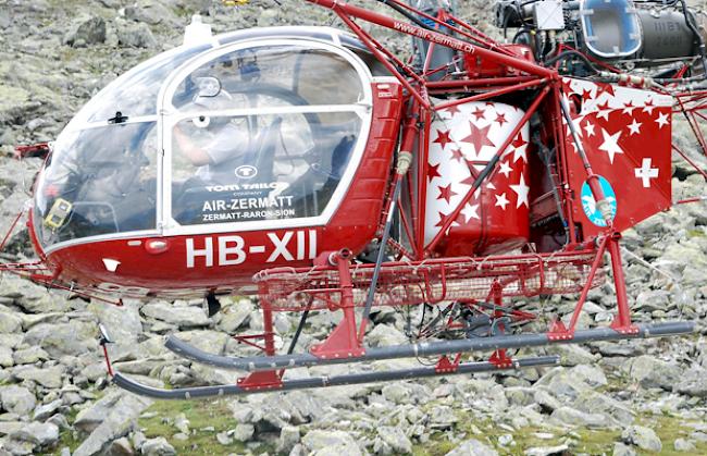 Mit einem Helikopter der Air Zermatt wurde der schwer verletzte Mann ins Spital Sitten transportiert.