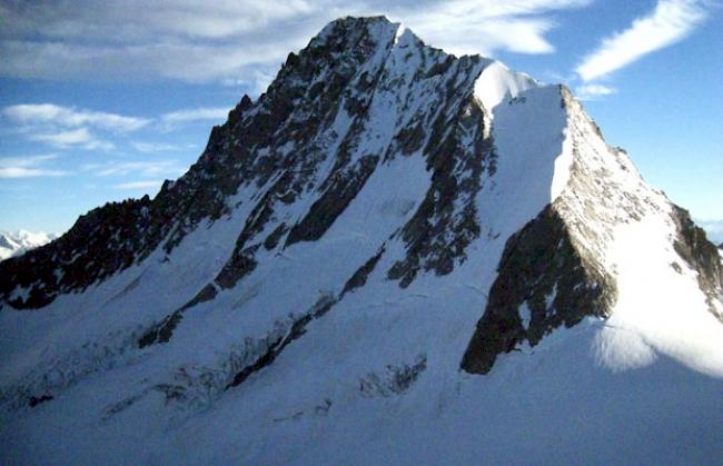 Die beiden Alpinisten wurden auf der Ostseite des Bietschhorn leblos entdeckt und geborgen.