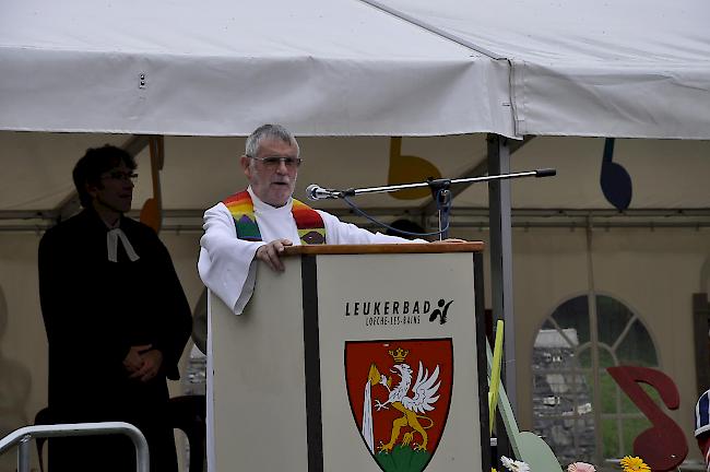 Pfarrer Jean-Marie Perrig bei der Messe.