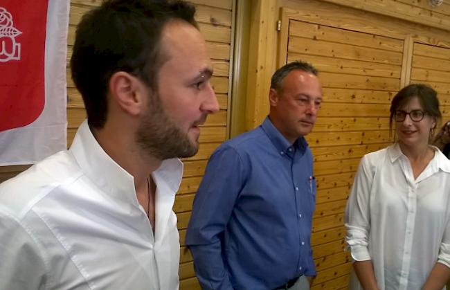 Stéphane Rossini (mitte) will für den Staatsrat kandidieren: Wohl auch dank Unterstützung von Nationalrat Mathias Reynard (links).