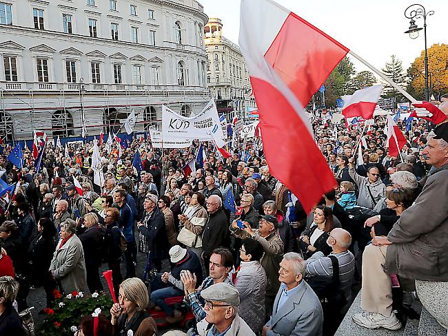 Tausende protestieren in Warschau