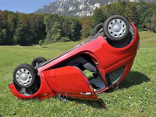 Eine Fahrt im Solothurner Jura endete für eine Autofahrerin am Sonntag in einer Wiese.