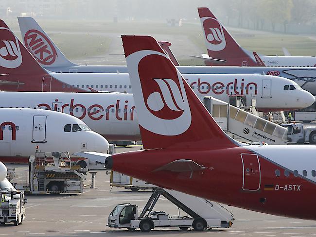 Bereits bis Ende der Woche soll entschieden werden, dass Air Berlin halbiert wird. (Archiv)