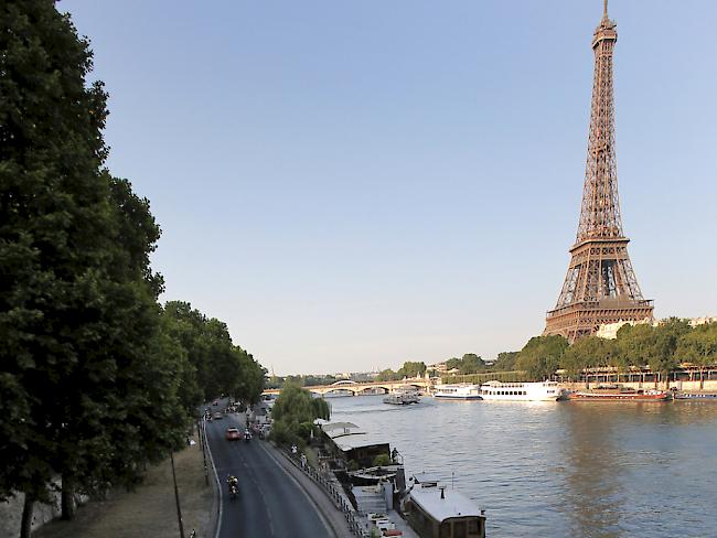Die Schnellstrasse Georges Pompidou am rechten Seine-Ufer wird für den motorisierten Verkehr gesperrt und den Fussgängern und Velofahrern überlassen. (Archivbild)