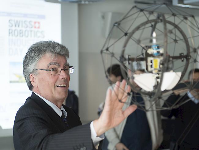 Unter anderem wegen "herausragender" Universitäten - im Bild EPFL-Präsident Patrick Aebischer - belegt die Schweiz in einer WEF-Rangliste zur Wettbewerbsfähigkeit erneut den ersten Platz. (Archivbild)