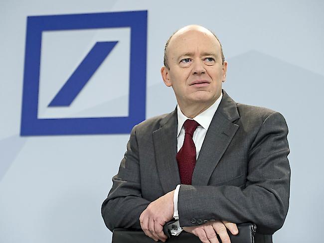 Weder Staatshilfe noch Kapitalerhöhung: Der Konzernchef der Deutschen Bank, John Cryan, muss sich zur Stabilität des Finanzinstituts äussern. (Archivbild)