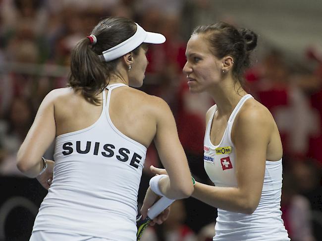 Das Schweizer Fedcup-Team um Martina Hingis (links) und Viktorija Golubic wird den Viertelfinal gegen Frankreich in Genf austragen