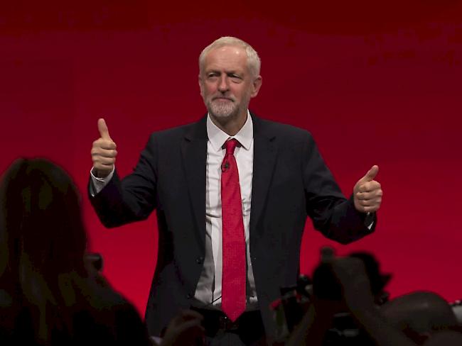 Labour-Chef Jeremy Corbyn nach seiner Rede zum Abschluss des Parteitages. Er rechnet mit Neuwahlen schon im kommenden Jahr.