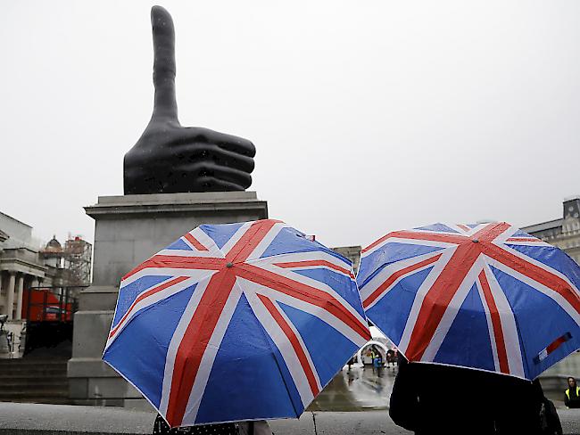 David Shrigleys Statue "Really Good" will seit Donnerstag auf dem Trafalgar Square Optimismus verbreiten.