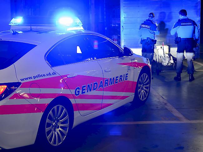 In Yverdon-les-Bains hat die Polizei am späten Donnerstag Nachmittag nach einem Gewaltverbrechen einen Toten und einen Schwerverletzten gefunden. ( Archiv)