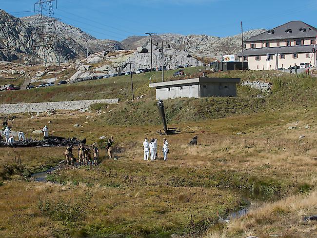 Beim Helikopterabsturz auf dem Gotthard kamen am Mittwoch die zwei Piloten ums Leben. Die rechtsmedizinische Untersuchung der Leichname wurde am Freitag abgeschlossen.