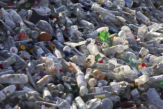 Allerlei Plastik. Anders als etwa bei der PET-Sammlung empfiehlt die Abfallberatung Oberwallis auf gemischte Kunststoff-Sammlungen zu verzichten.