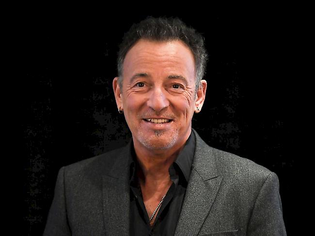 Bruce Springsteen hat am Donnerstagabend im Rahmen der Frankfurter Buchmesse seine Autobiografie "Born to Run" vorgestellt - und mit Galgenhumor über seine Depressionen gesprochen.
