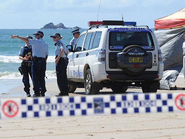 Nach einem erneuten Hai-Angriff sperrten die Behörden den Strand im australischen Byron Bay. (Archivbild)