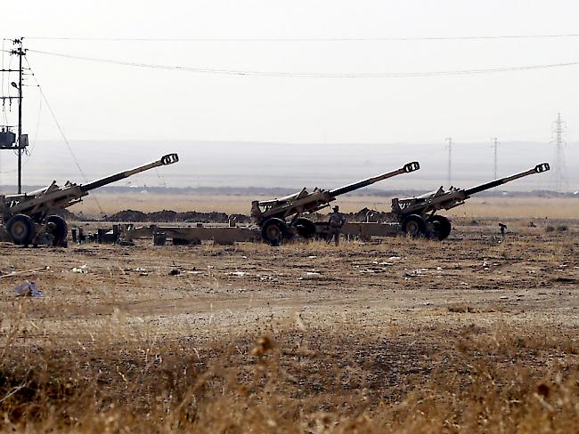 Irakische Artillerie-Waffen im Einsatz bei der Offensive auf Mossul. Auch die Türkei will in die Offensive eingreifen - auf Bitten der Peschmerga.